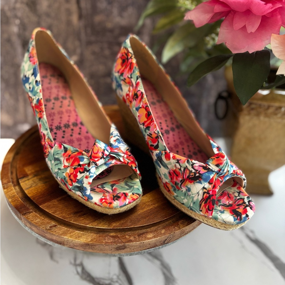 Kelly & Katie Red and Blue Wedge Shoes